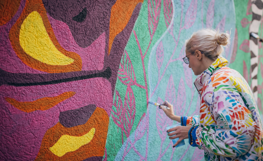 mural artist on the Gold Coast